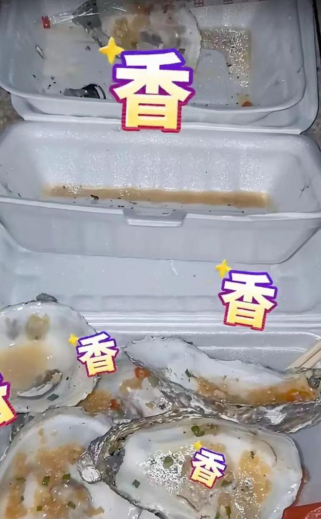 2只烤生蚝汤都喝干净直夸真好吃！尊龙凯时网蒋欣坐路边一口气狂炫1(图6)