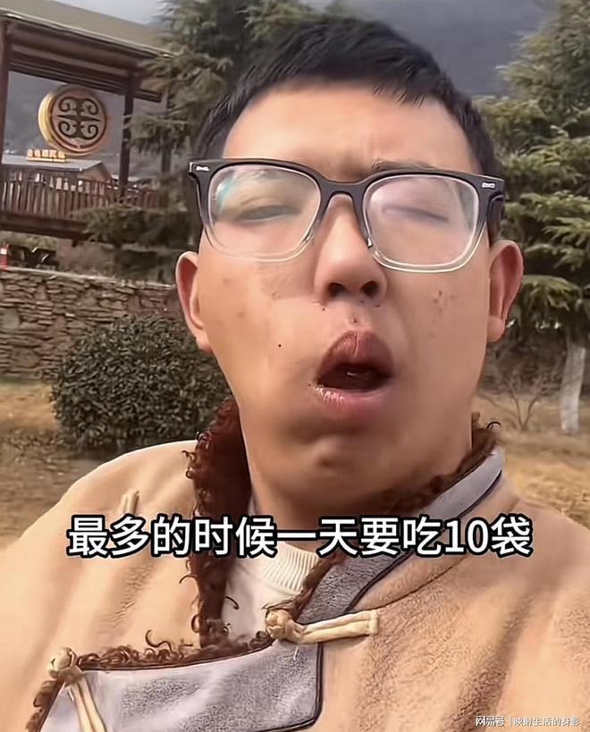 致脸部变形还边嚼边劝大家别碰槟榔尊龙凯时app男子嚼槟榔七年导(图3)